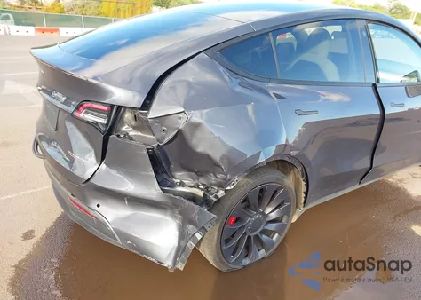 2021 Tesla Model Y Performance Dual Motor All-Wheel Drive z USA, uszkodzony, nr VIN 5YJYGDEF7MF079421